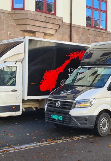 Profesjonelt flyttebyrå i Oslo med flere flyttebiler for transport og flytting