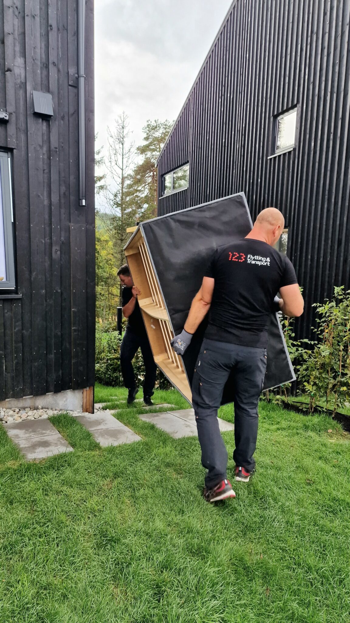 Flyttebyrå i Oslo - 123 Flytting & Transport AS utfører møbelbæring